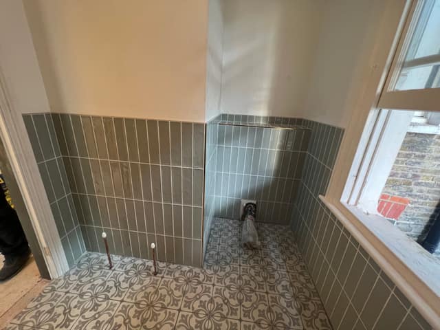 Bathroom Tiling walls and floor — Shower Rooms