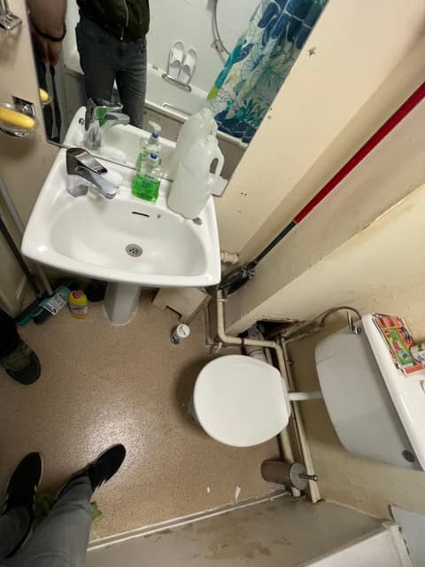 Bathroom SW13 — Shower Rooms